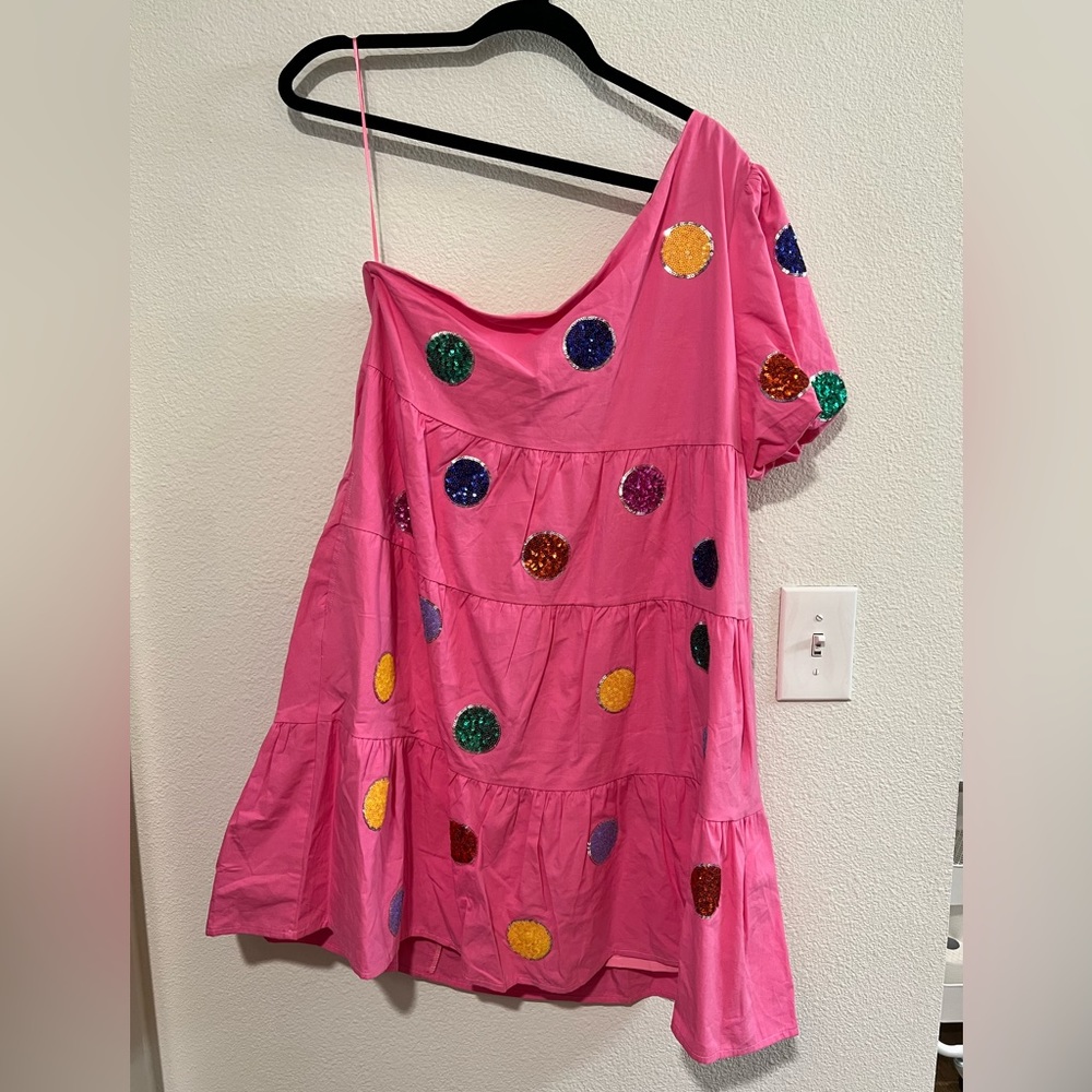 Pink one shoulder, sequin polka dot dress! Perfect for the Era’s tour!